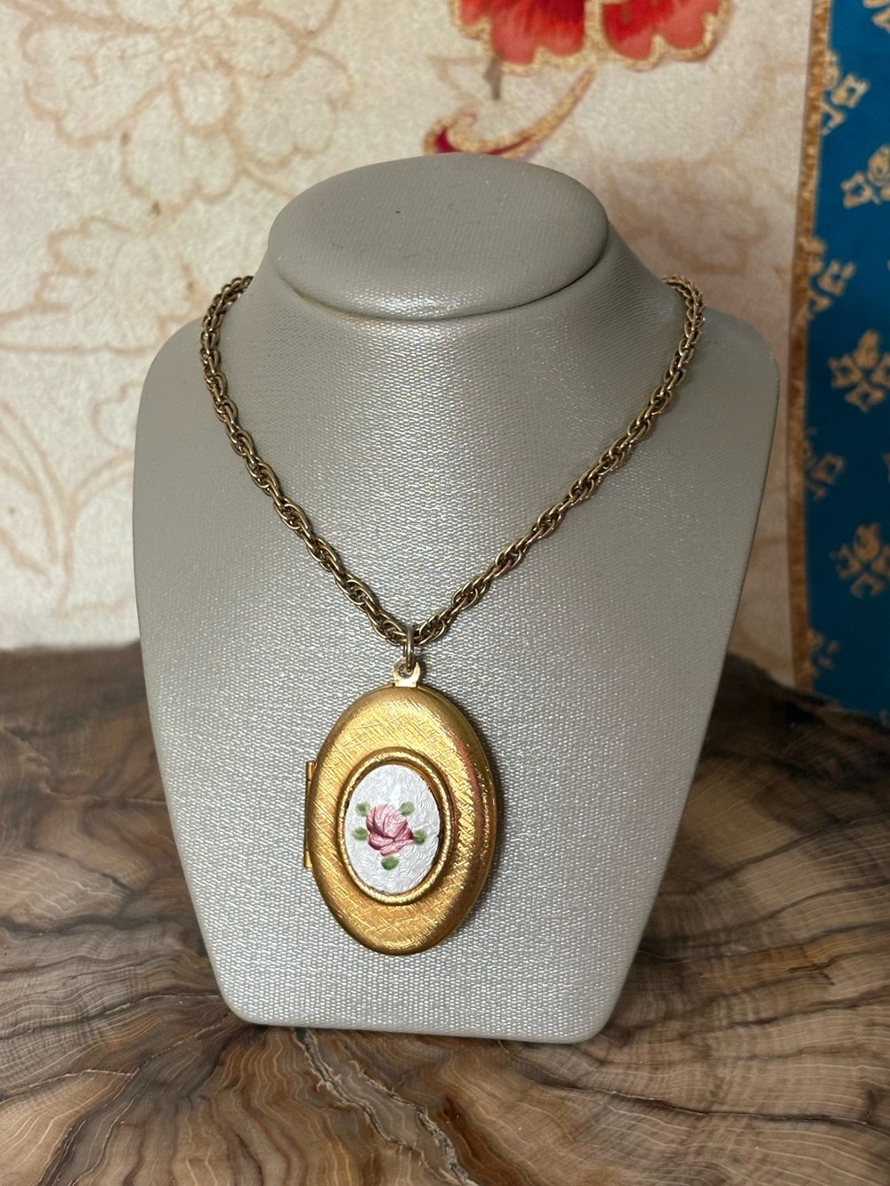 Oval Floral Gold Locket Pendant Necklace